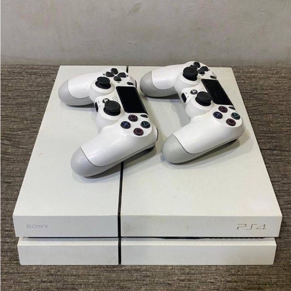 PS4 fat with 2 pads and games installed on it